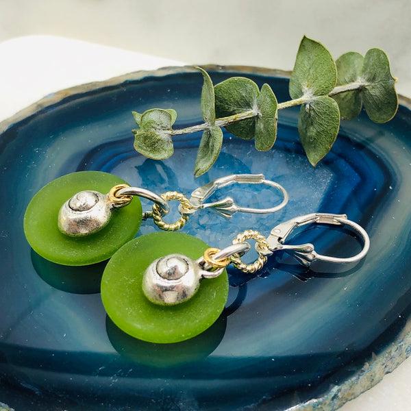 Dome Seaglass set with shell