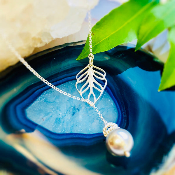 Sidney Leaf Necklace - Classic Pearls